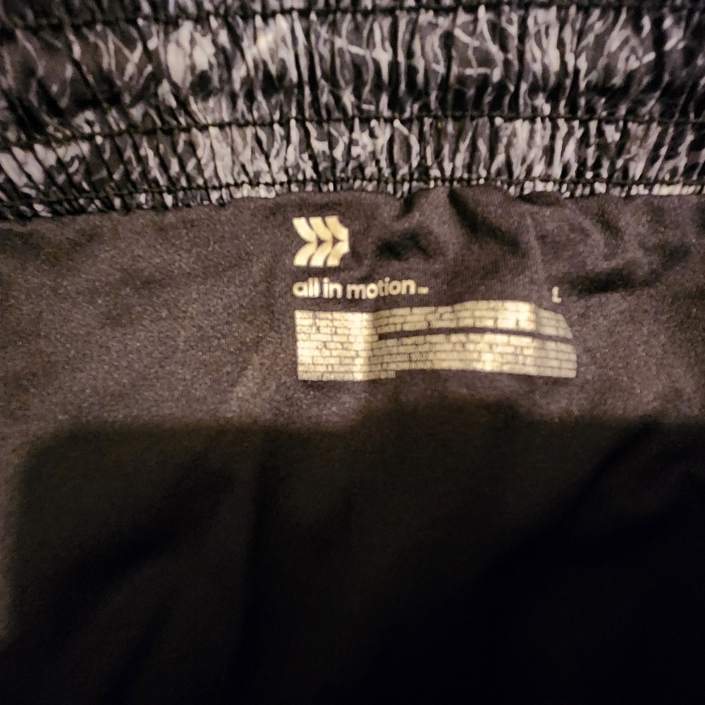 NWT.. Women's shorts - Picture 8 of 12